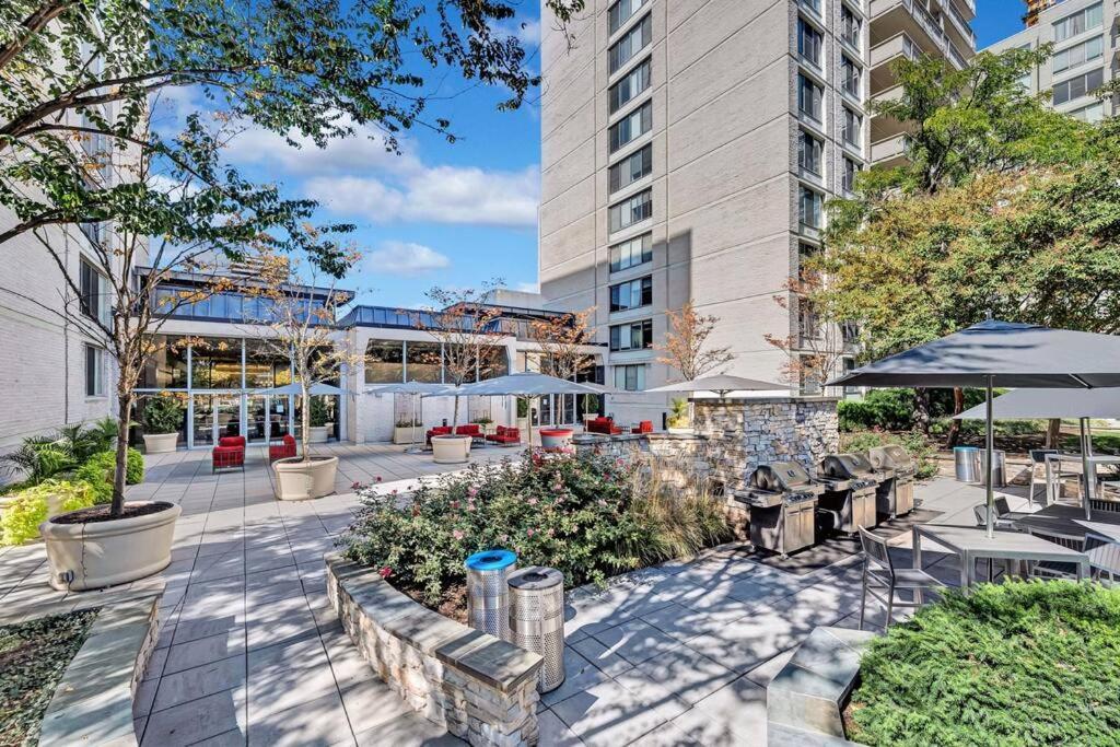 Modern Apartment At Crystal City Arlington Exteriör bild