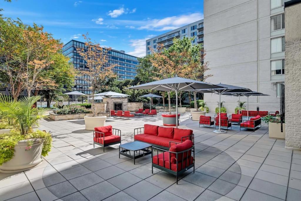 Modern Apartment At Crystal City Arlington Exteriör bild