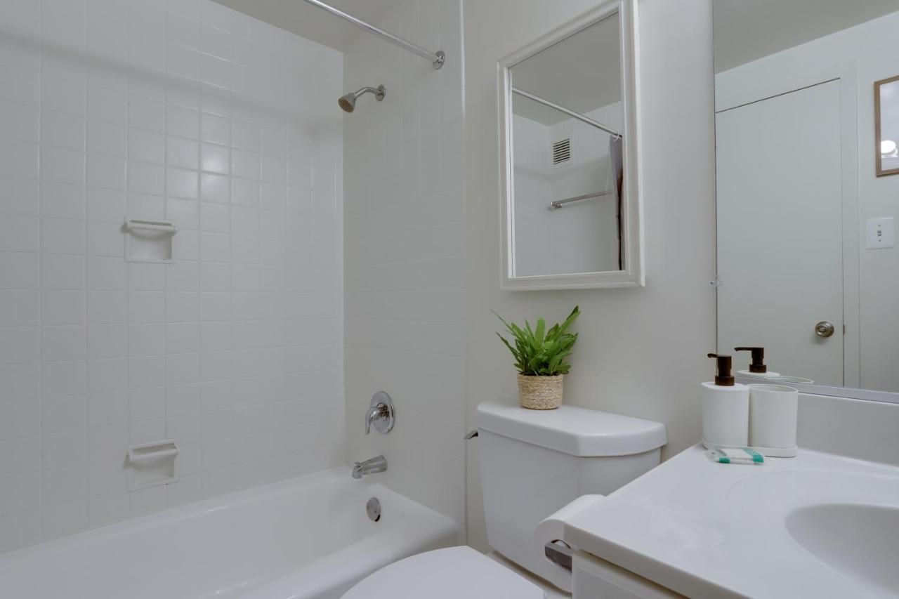 Modern Apartment At Crystal City Arlington Exteriör bild